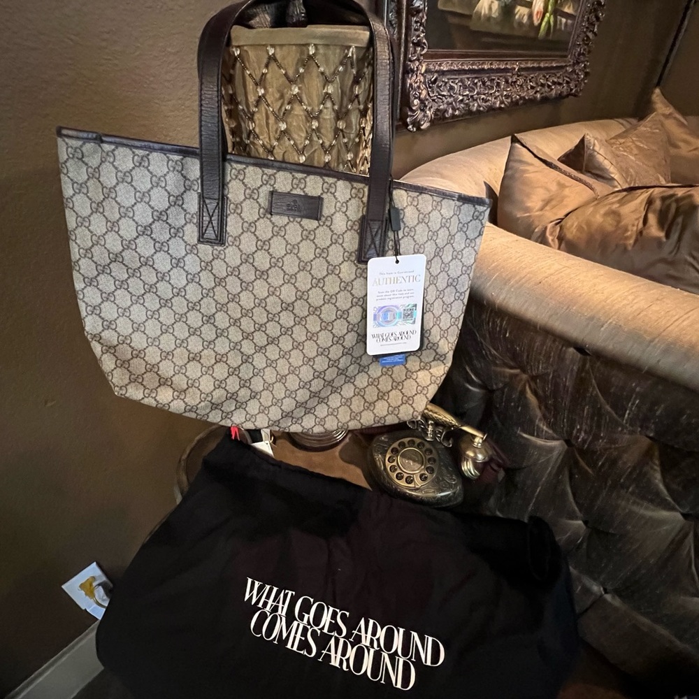SOLD Authentic Gucci original supreme canvas tote GG logo authenticated